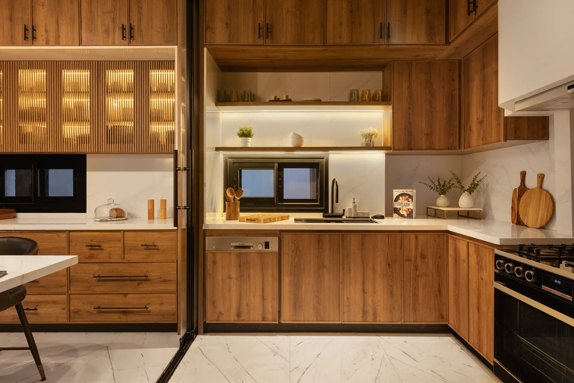 Custom oak kitchen cabinetry, Allegria Villa by Modoro